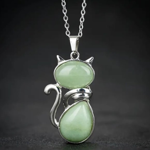 Green Aventurine Natural Stone Cute Cat Pendant Necklace - Picture 1 of 3